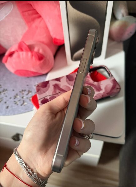 Vand iPhone 15 Pro Max