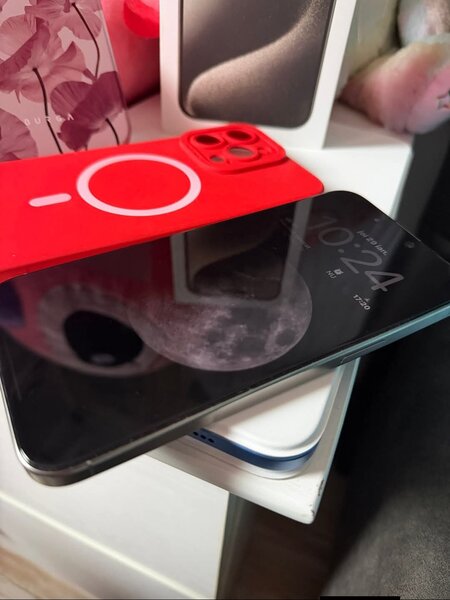 Vand iPhone 15 Pro Max