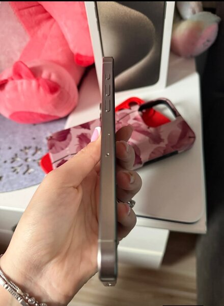 Vand iPhone 15 Pro Max